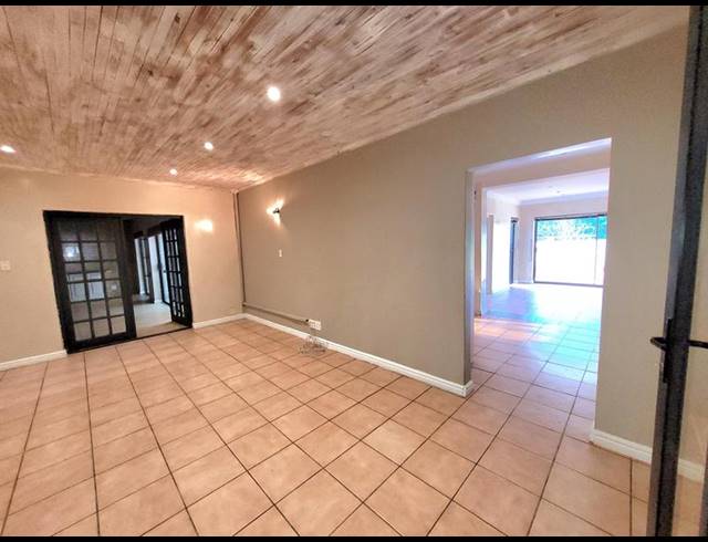 6 BEDROOM HOUSE FOR SALE IN STELLENBERG